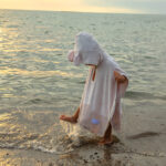 8H2A2573-Poncho-Badetuch-aus-Bambusschwamm-dili-best-natural